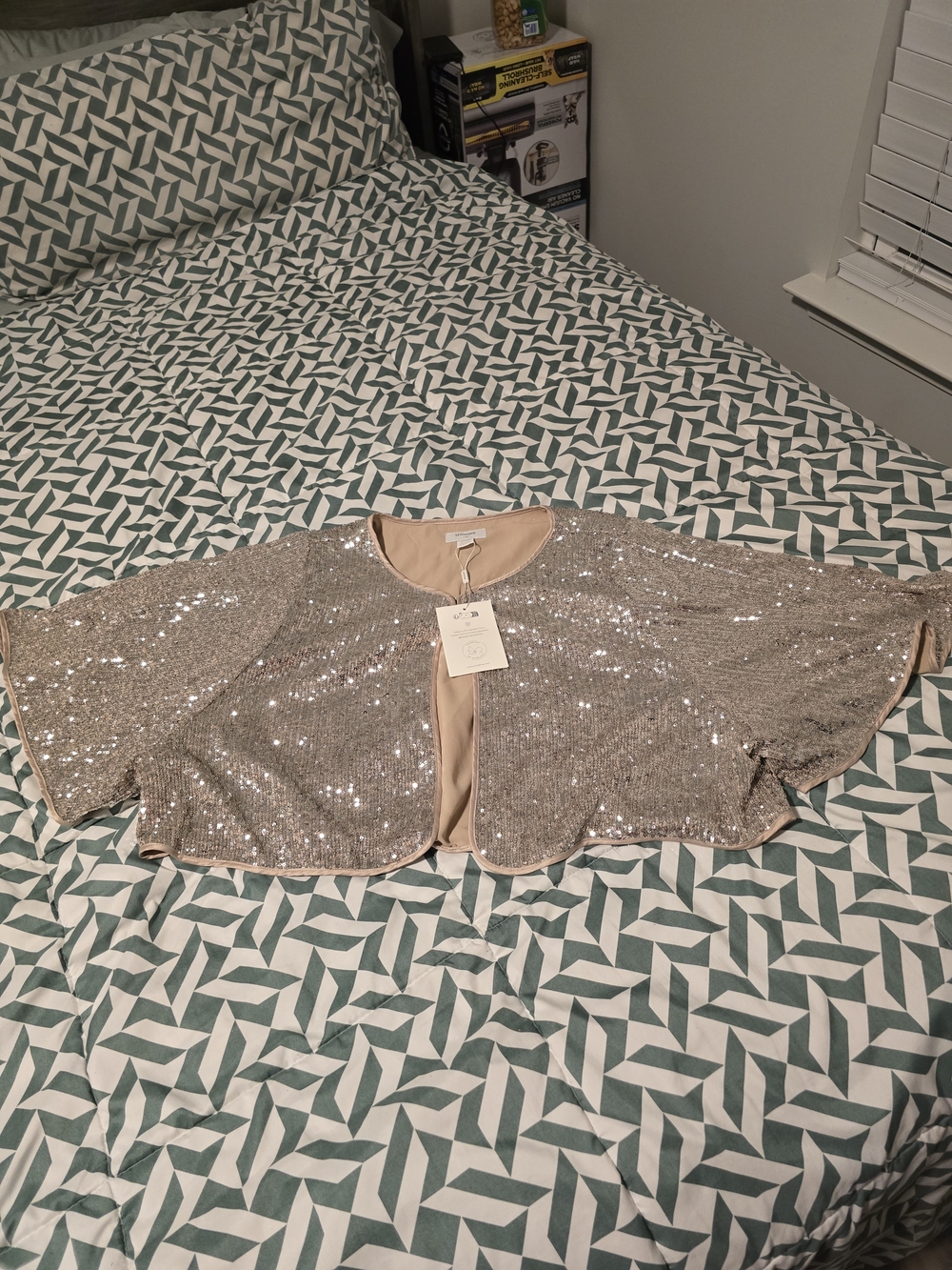 NWT Seraphine Ridley Silver Sequin Sparkle Shawl Cape L/XL
